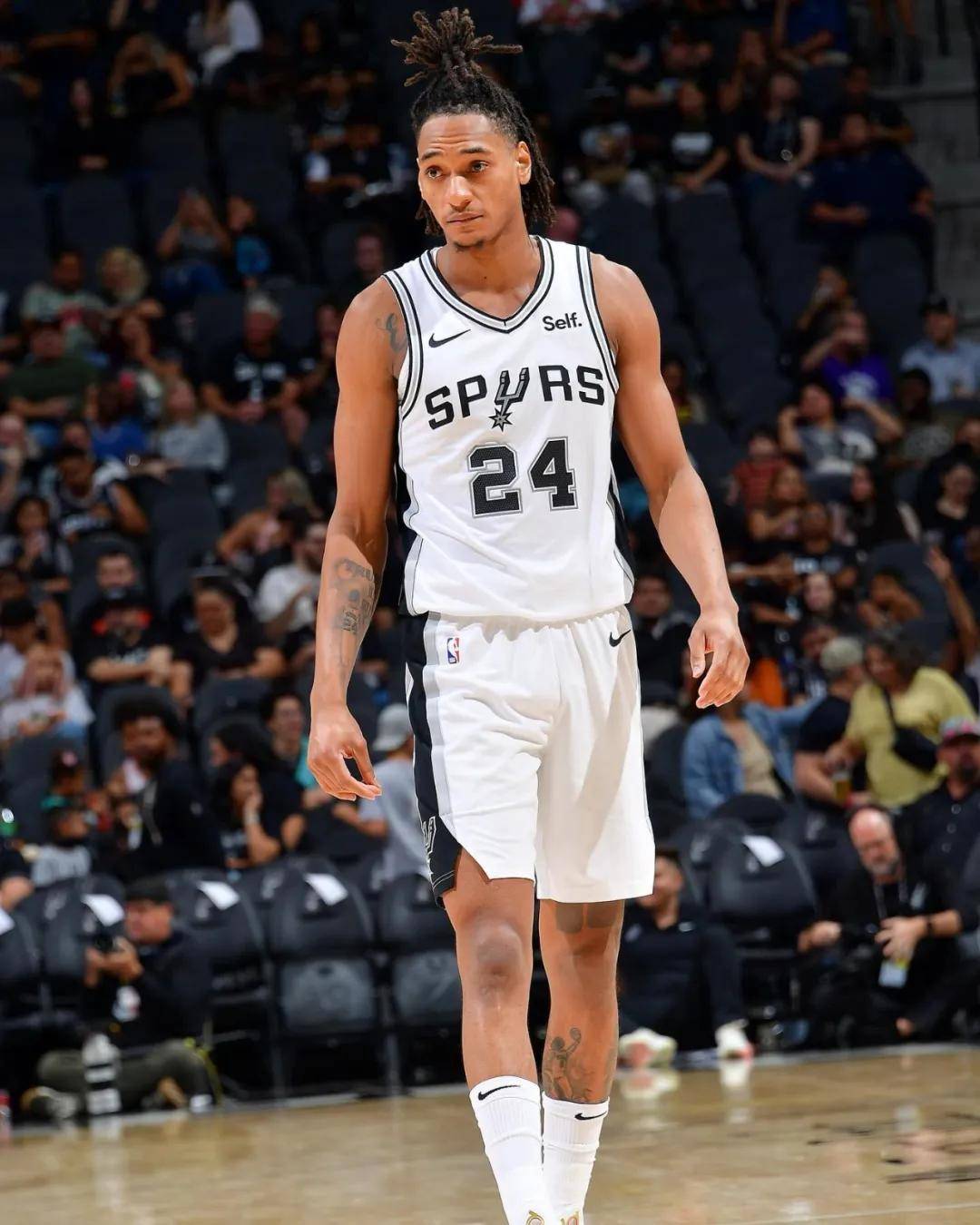 九游体育app下载-文班亚马新秀赛季200帽+100三分，历史首人的简单介绍