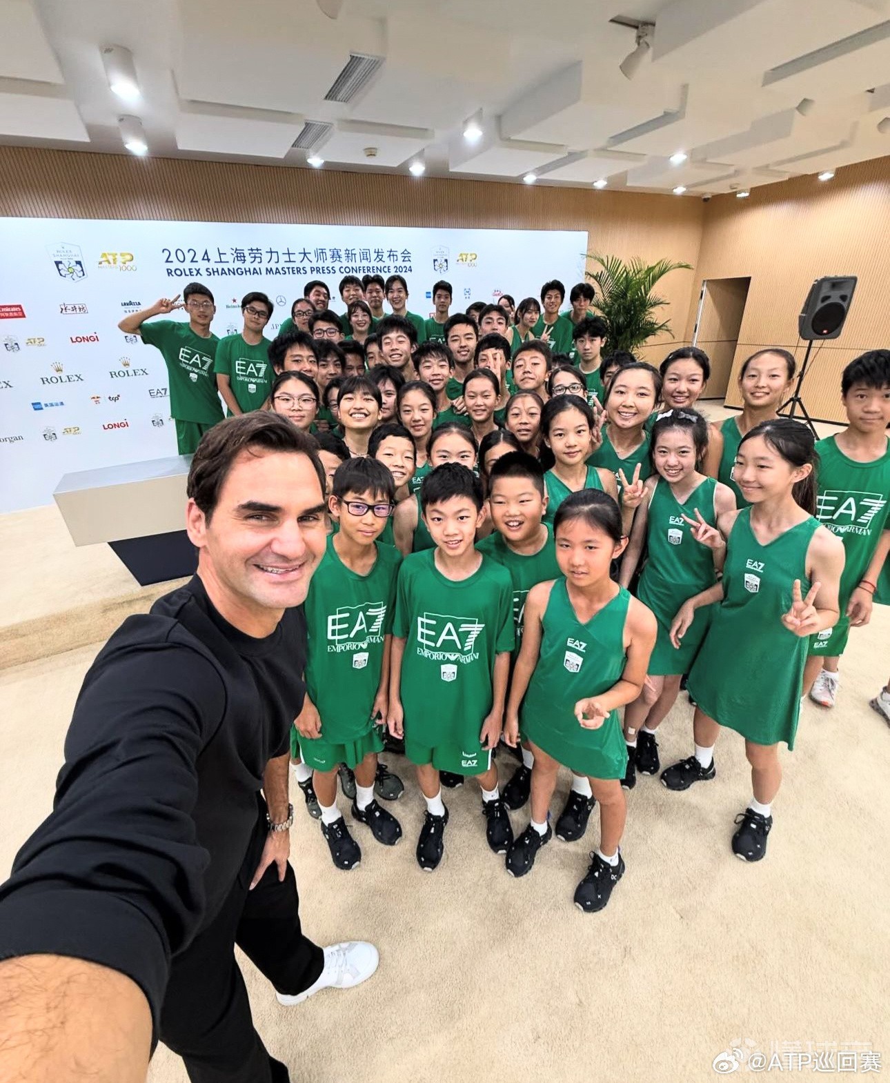 九游体育下载-费德勒退役仪式泪洒全场，一代传奇落幕