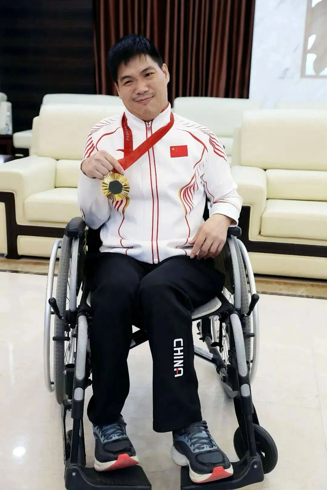 “职业运动员参与公益,展现社会责任感!”的简单介绍 “职业运动员参与公益,展现社会责任感!”的简单介绍