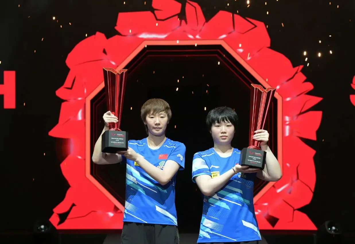 九游体育官方-关于巧合：双胞胎兄弟同场竞技分获冠亚军的信息