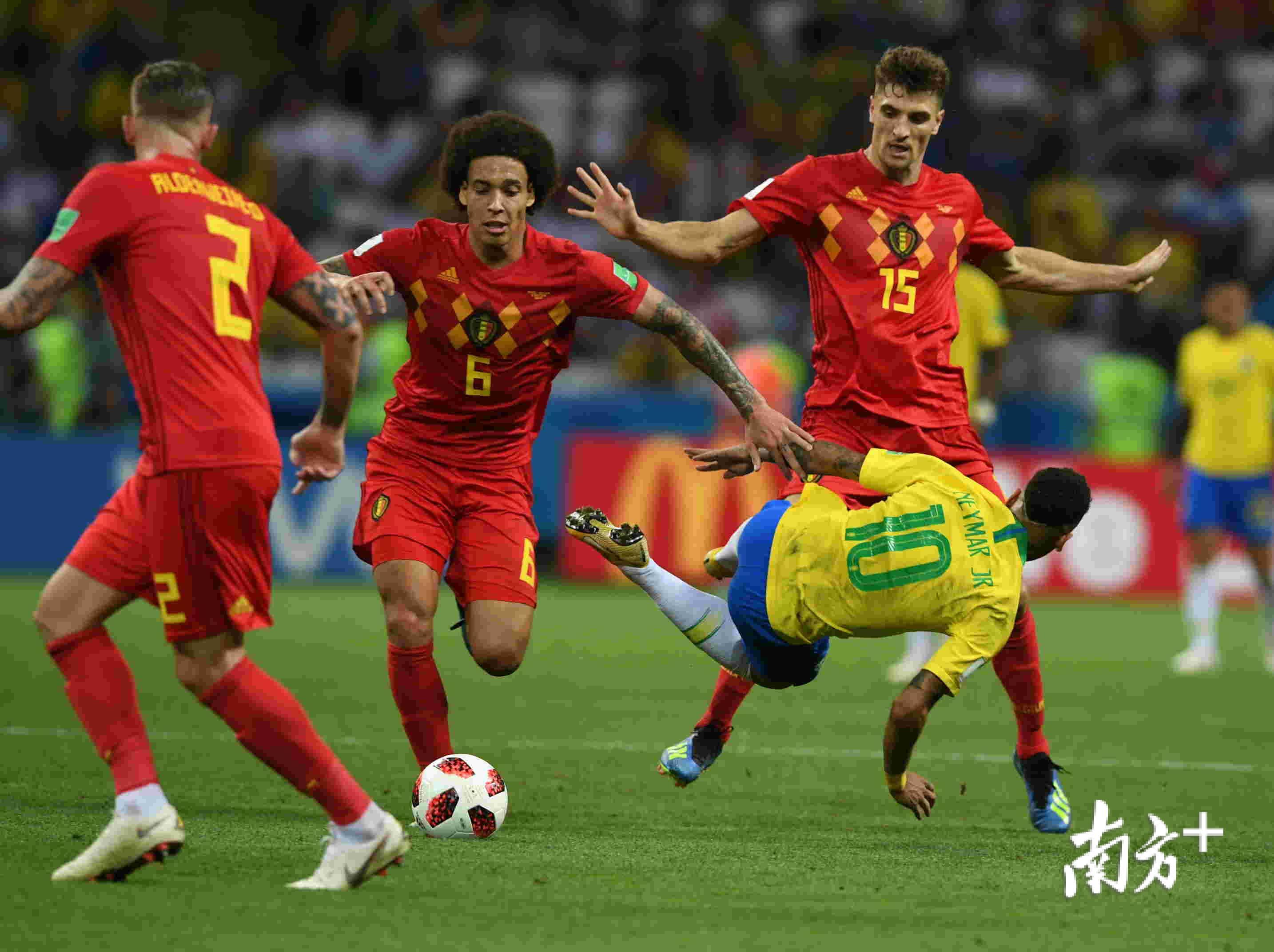 欧洲杯九游体育-包含三中卫体系：现代足球的新趋势？的词条